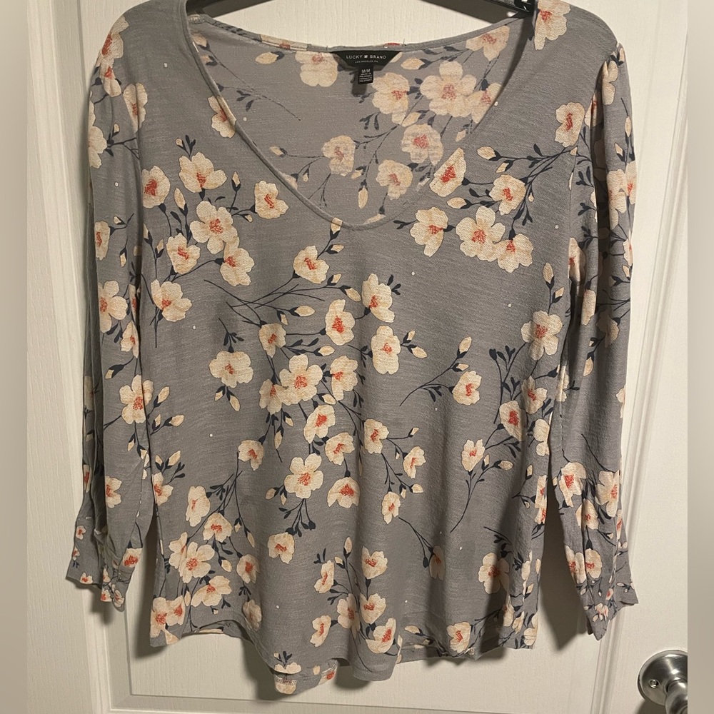 Lucky Brand Gray and Floral Slightly Flowy Top, size Medium, 3/4 sleeves